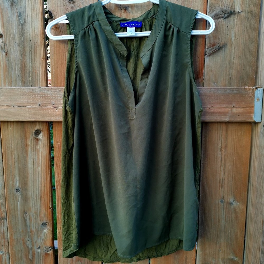 Simply Styled women sleeveless green top - Size M